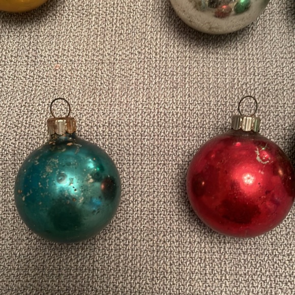 Set of 7 Vintage Mercury Christmas Ornaments - Picture 3 of 9